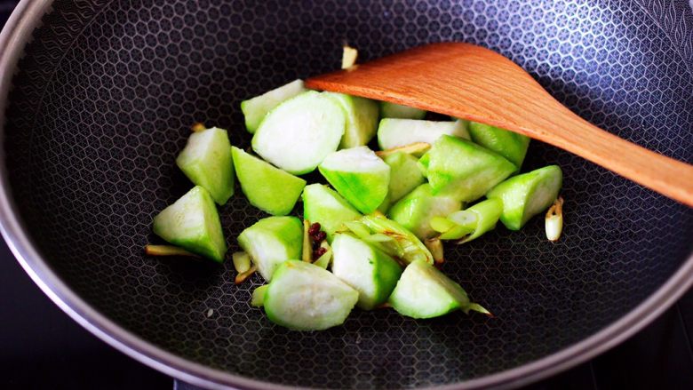 丝瓜花蛤炖豆腐