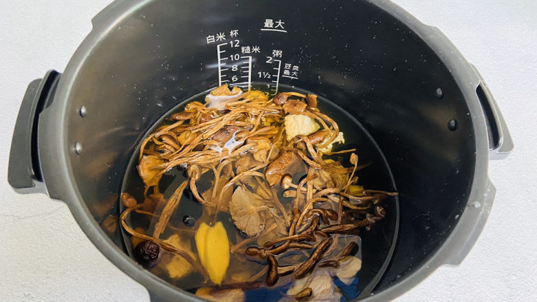 茶树菇排骨汤