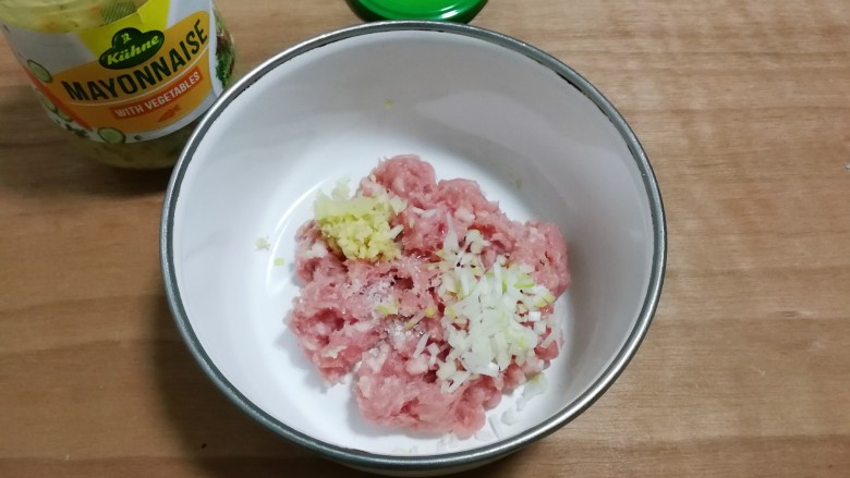 冬瓜汤汆蛋黄酱圆子