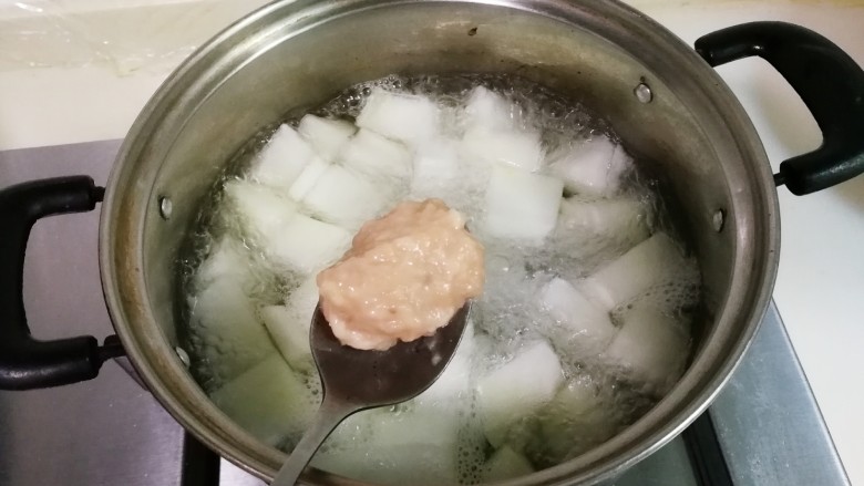 冬瓜汤汆蛋黄酱圆子