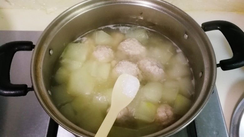 冬瓜汤汆蛋黄酱圆子