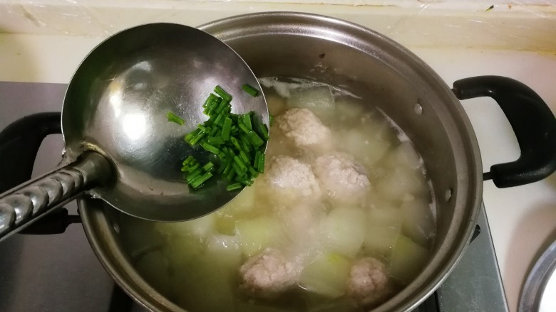 冬瓜汤汆蛋黄酱圆子