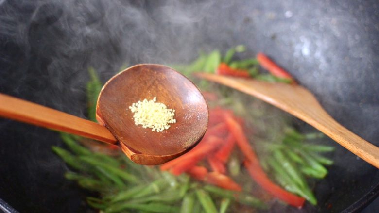 香肠辣爆芸豆丝