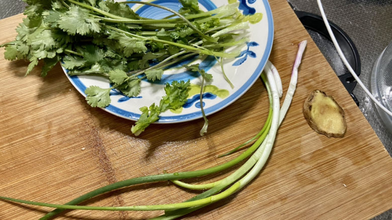 豆腐肉丸子香菜虾皮豆腐肉丸汤