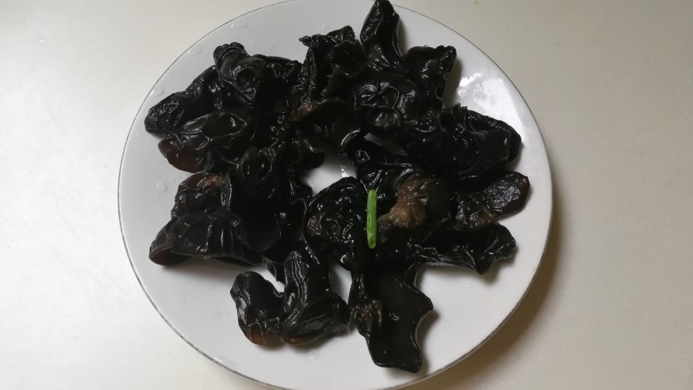 洋葱木耳烧肉圆