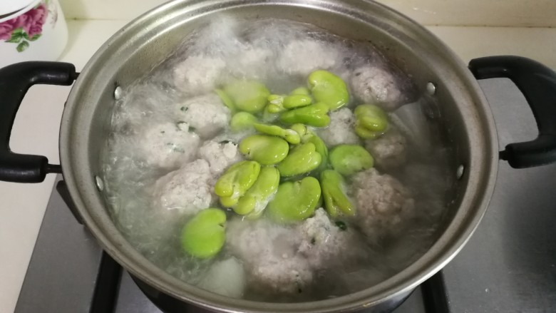 蚕豆冬瓜汆汤圆子