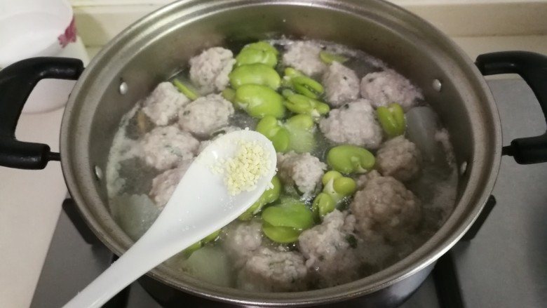 蚕豆冬瓜汆汤圆子