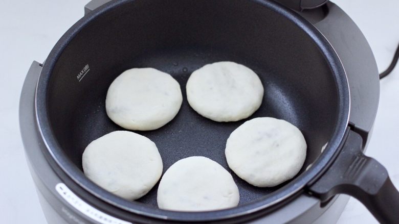 紫甘蓝鸡肉馅饼