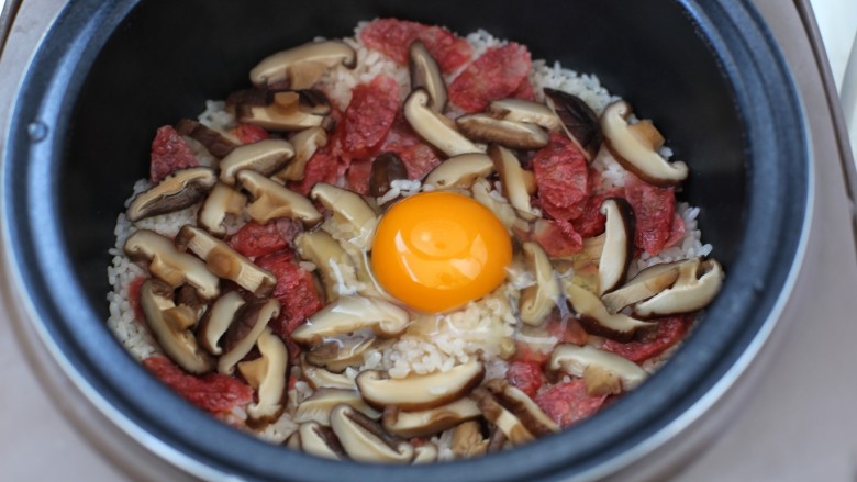 电饭煲腊肠煲仔饭