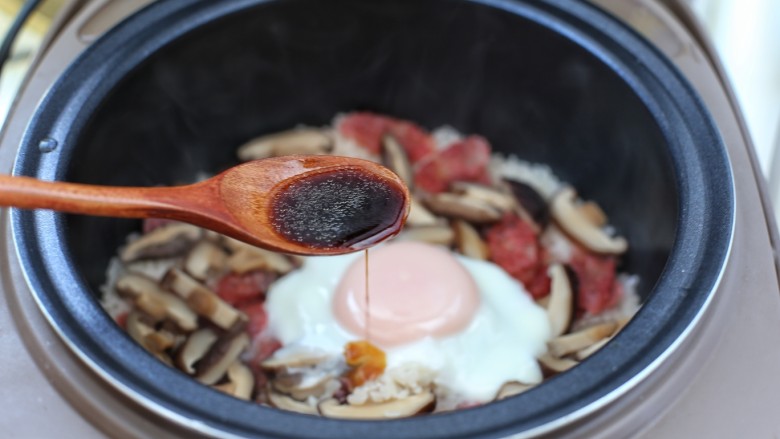 电饭煲腊肠煲仔饭