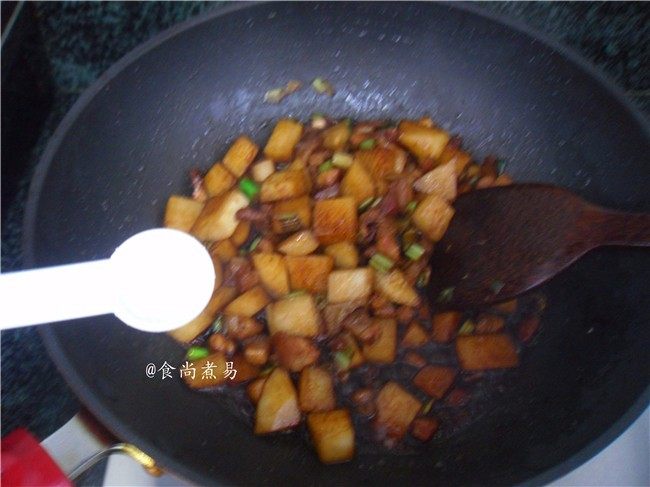 五花肉虾米萝卜焖饭