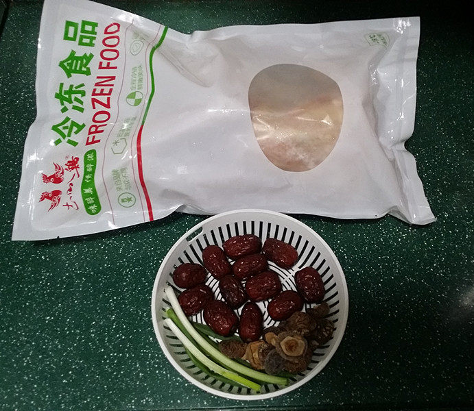 香菇红枣炖鸡汤