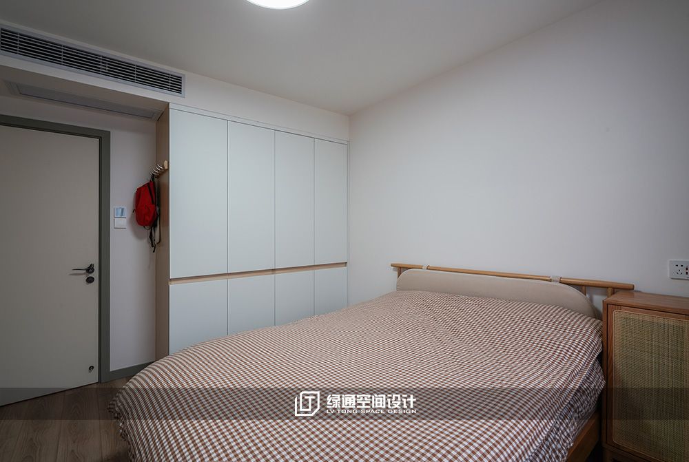 长宁区淞虹公寓93平现代简约风格三室户装修效果图