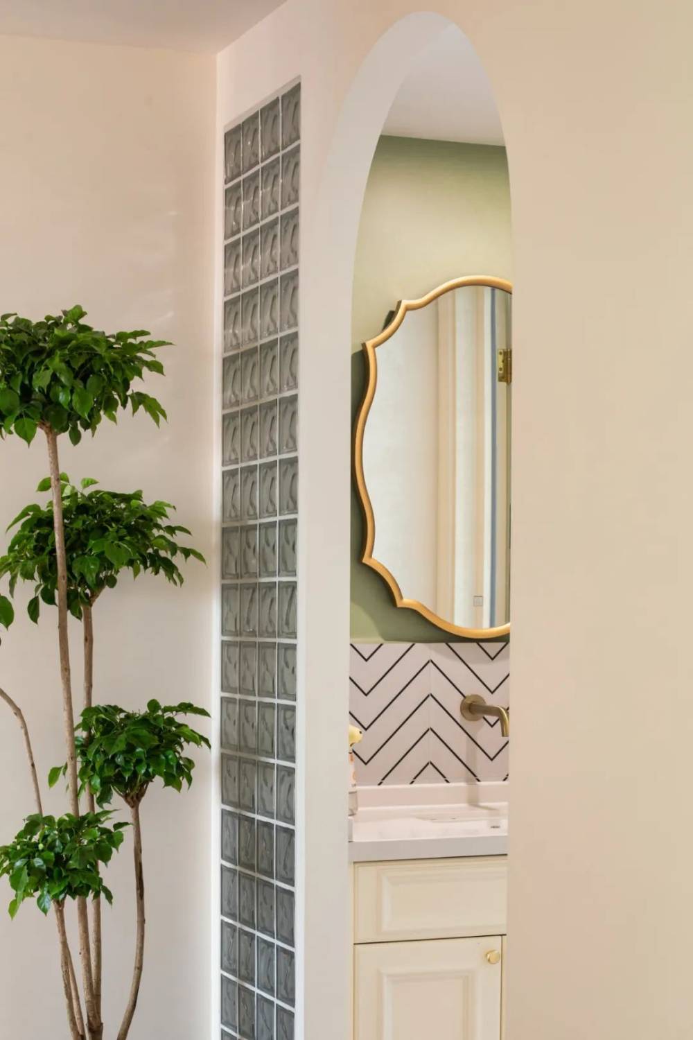 宝山和欣国际花园150平法式风格三室户装修效果图