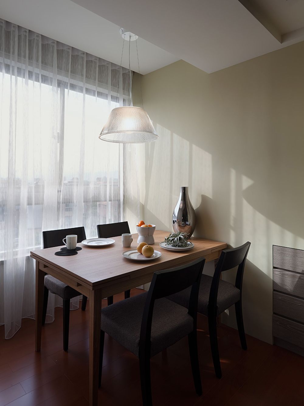 宝山区中环国际公寓132平现代简约风格三室户装修效果图