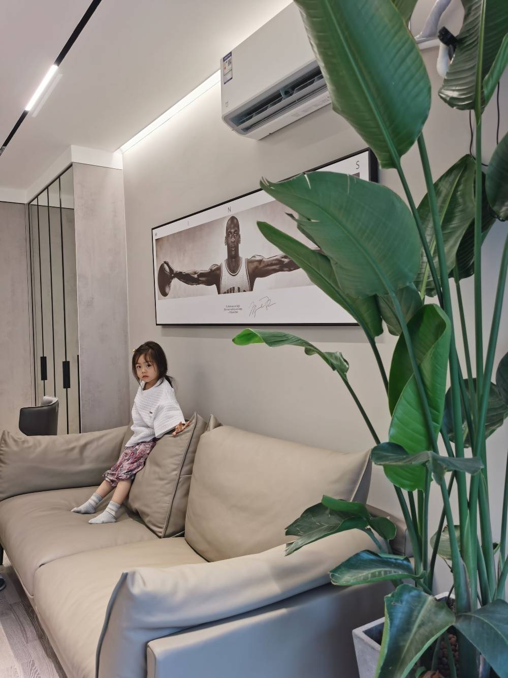 嘉定区绿地新江桥城56平米平现代简约风格一室户装修效果图