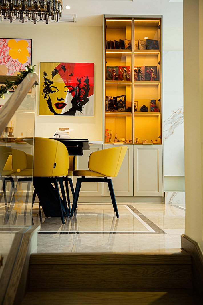 奉贤区天和尚海格调300平现代风格联排别墅餐厅装修效果图