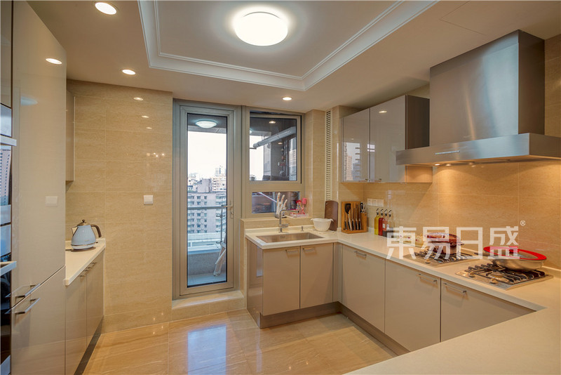 上海盛世滨江130平欧式风格住宅厨房装修效果图