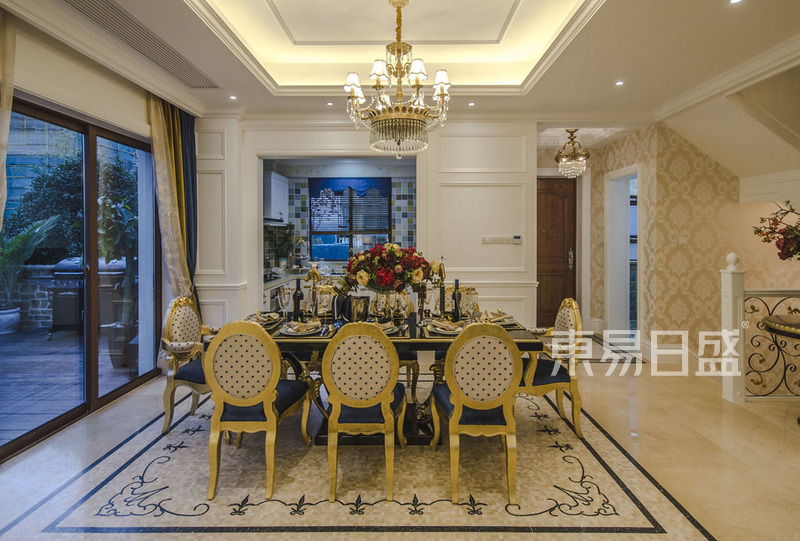 上海江南春天280平法式风格别墅餐厅装修效果图