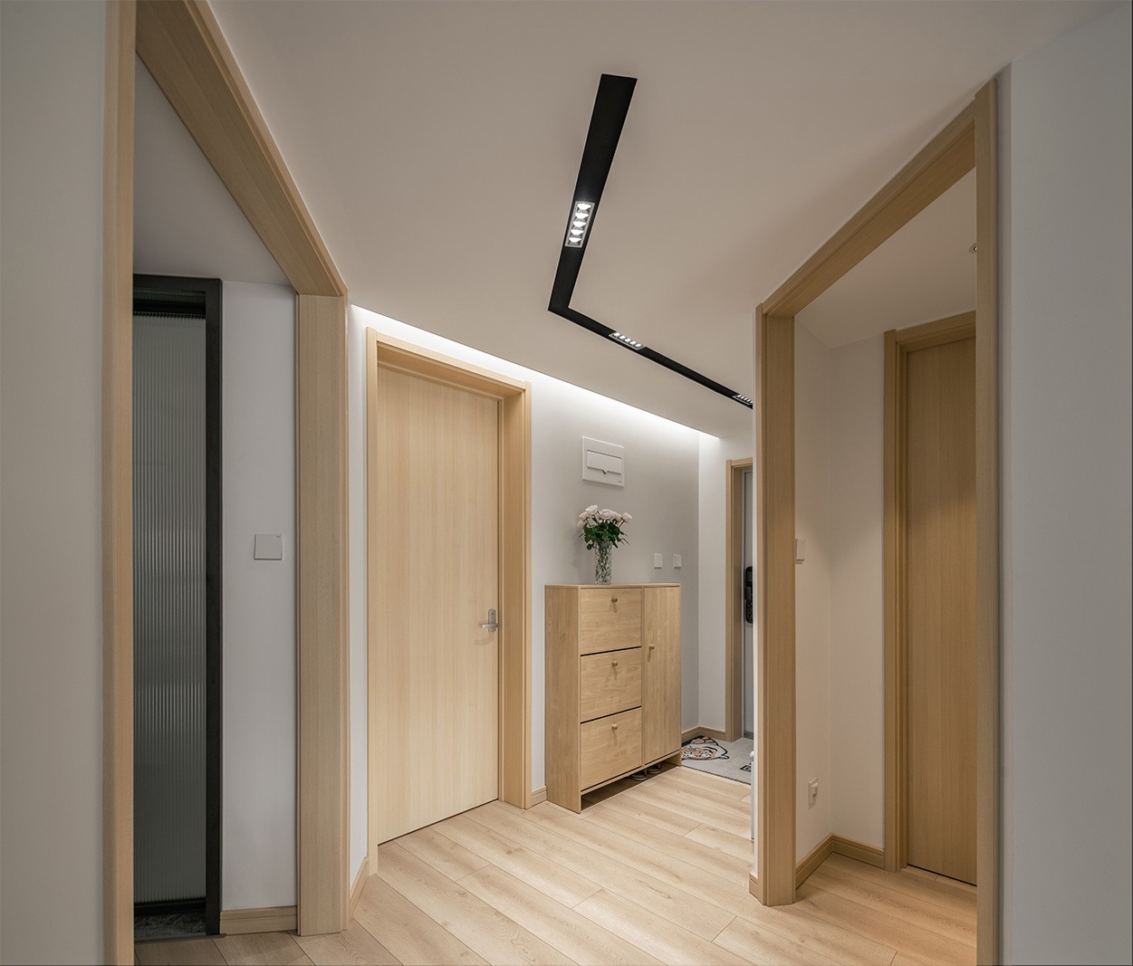 浦东京城大厦160平现代风格大平层走廊装修效果图